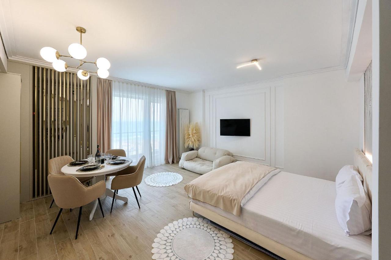 Seaview Luxury Studio In Infinity Beach Resort Mamaia Exterior photo