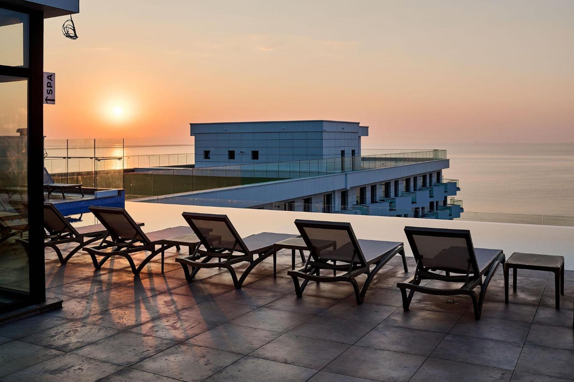 Seaview Luxury Studio In Infinity Beach Resort Mamaia Exterior photo